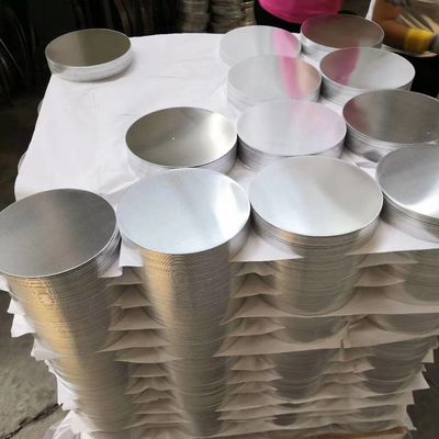 평면 밀링 마감 3003 알루미늄 디스크 빈 50mm 1600mm 냄비 사용자 지정 크기 높은 평면성 톱니 없는 접지 식품 등급